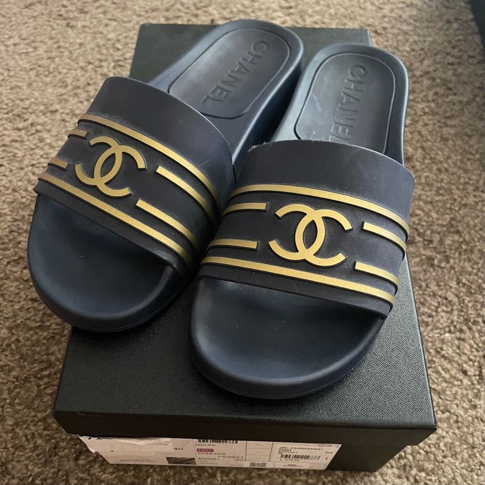 Chanel pool slides